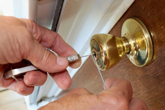 Cách mở ổ khoá tròn khi bị kẹt Cách mở ổ khoá tròn khi bị kẹt