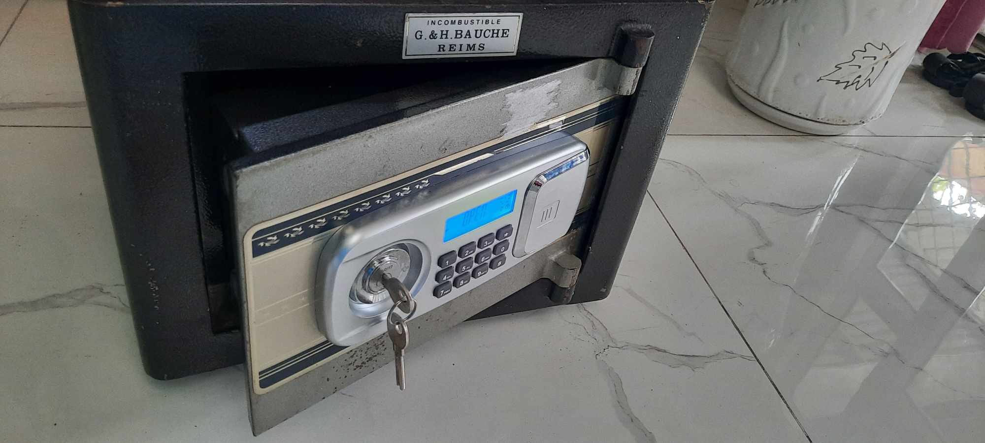 Ổ khoá két sắt bị kẹt