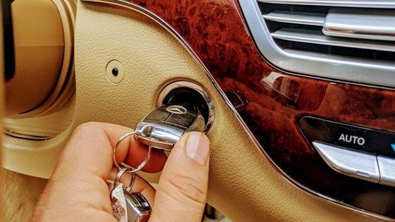 Những Cách Mở Khoá Xe Mercedes từ A-Z | Kubet