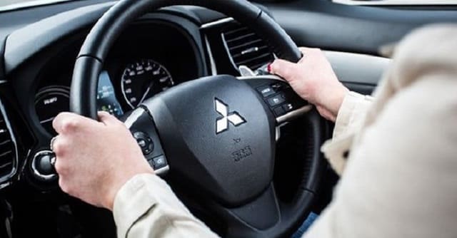 Xe bị khóa vô lăng do đâu? 3 cách mở khóa vô lăng xe ô tô