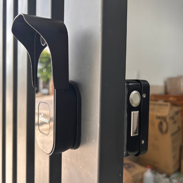 lắp khóa vân tay cho cổng sắt lắp khóa vân tay cho cổng sắt